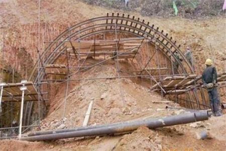 月湖钢花管锚杆施工